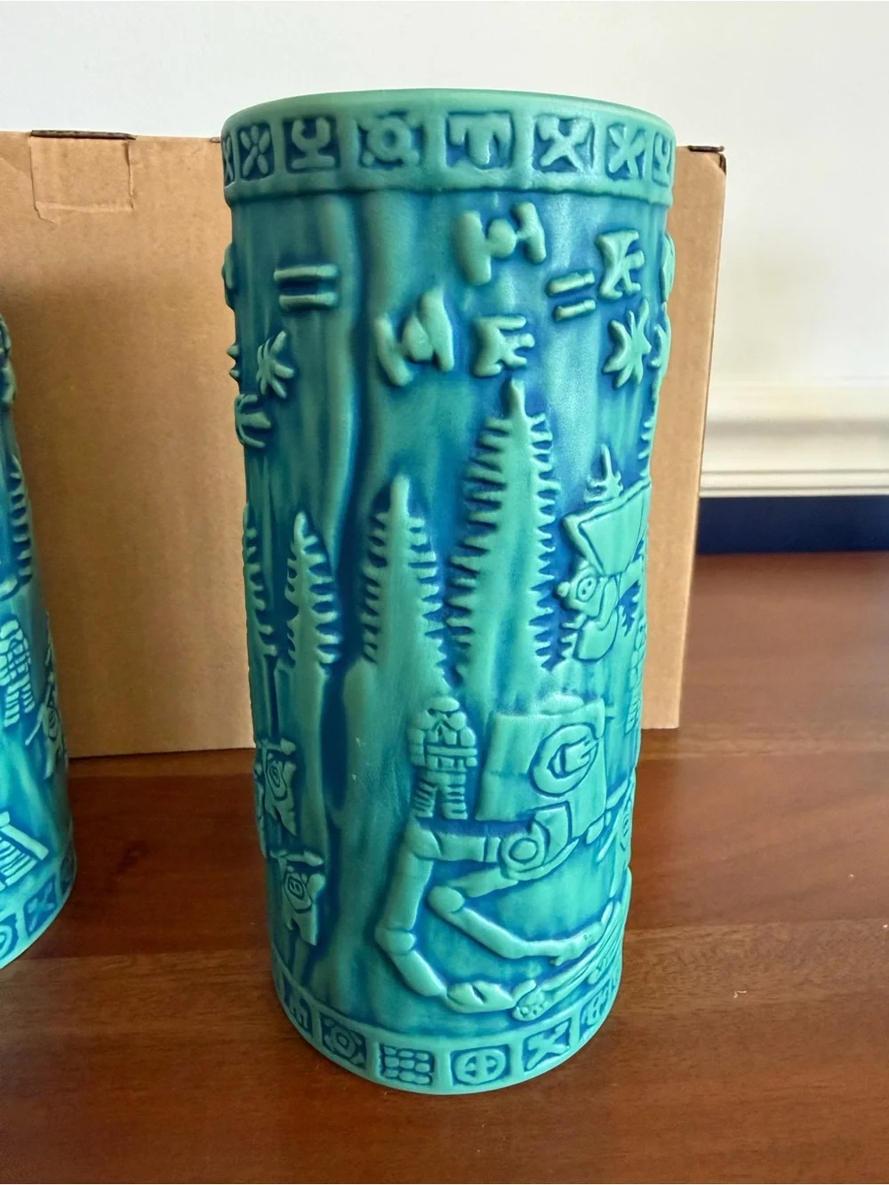 2 New Disney Star Wars Galaxy's Edge Oga’s Cantina Yub Endor Oga’s Cantina Tiki
